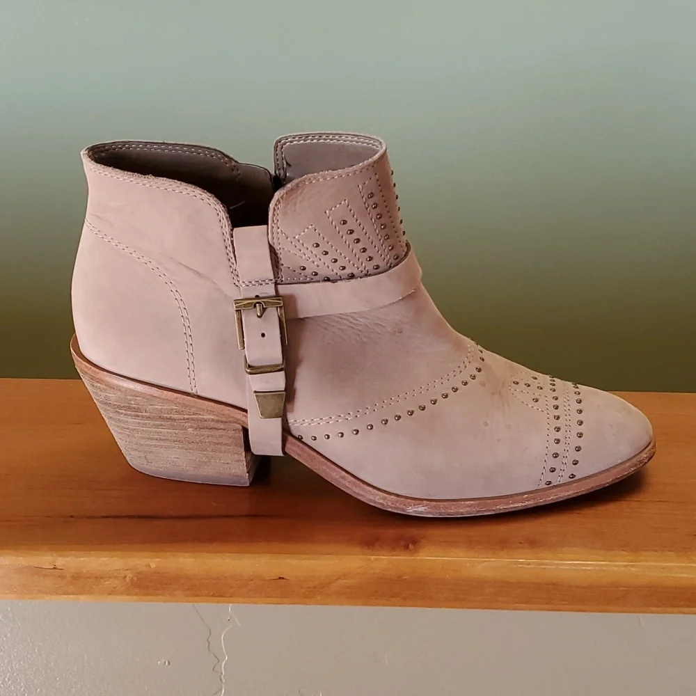 Vince Camuto booties - Picture 2 of 13